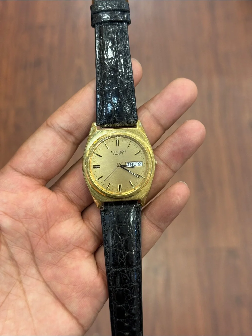 Bulova Accutron vintageSwiss Quartz Watch  Men Gold Tone  Day Date leather strap